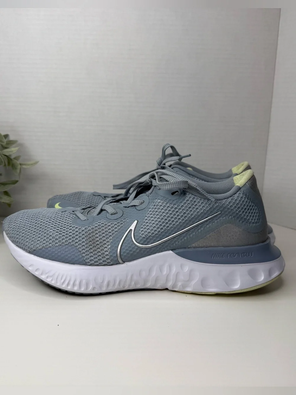 Nike Womens Renew Run Womens Casual Running Shoe in Obsidian Mist Size 10